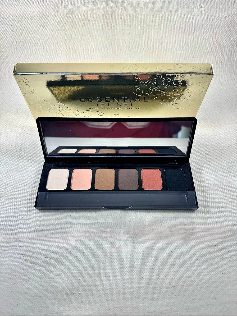 Jouer Essential Jet-Set Matte Eyeshadow Palette - NEW IN BOX